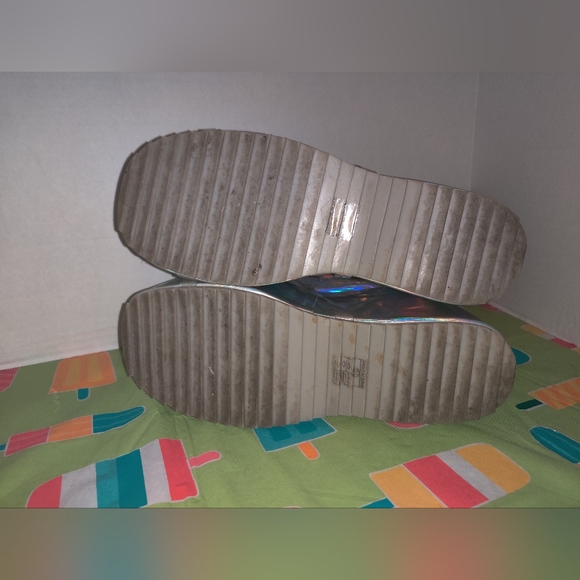 Shoes - Picture 5 of 8